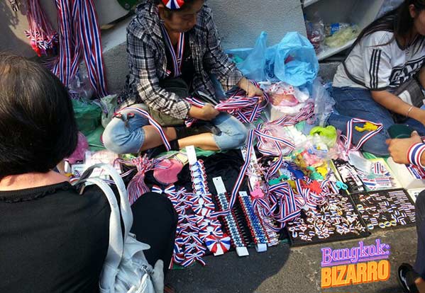 Bangkok Protestas en Tailandia: vendedora de souvenirs