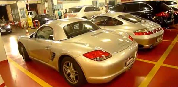 Parking de lujo en Bangkok, Ferrari, Aston Martin Tailandia