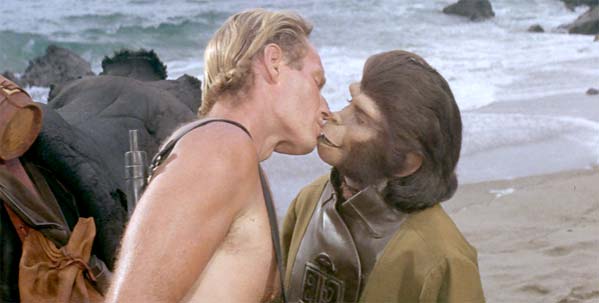 Beso con un mono
