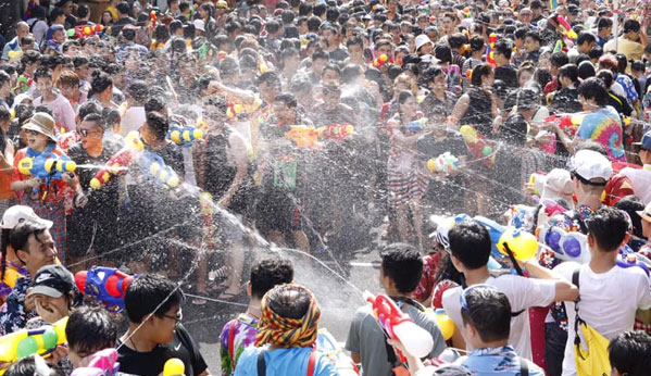 Guerra de agua Songkran